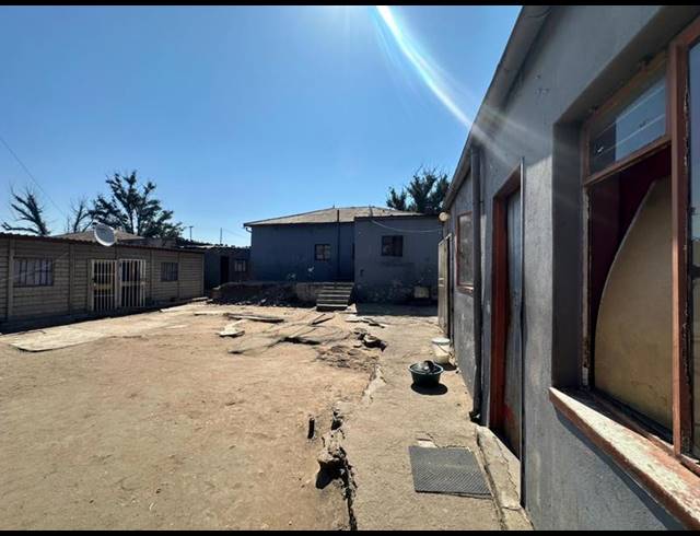 10 BEDROOM HOUSE FOR SALE IN GERMISTON SOUTH